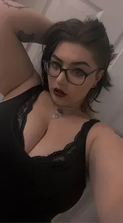 OnlyFans account  emo_tinkerbell avatar 1