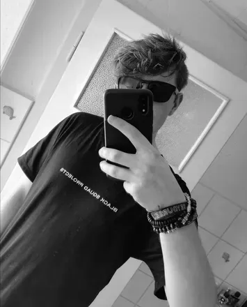 OnlyFans account  libure avatar 1
