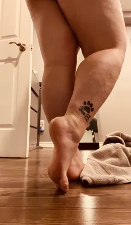 OnlyFans cuenta thequeenoffeet20 header 2