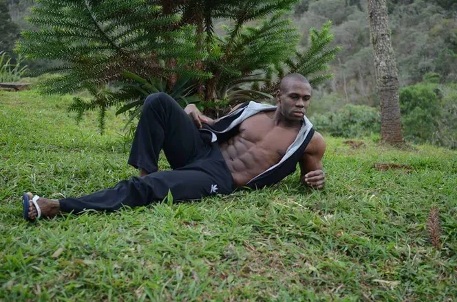 OnlyFans cuenta black-muscles header 2