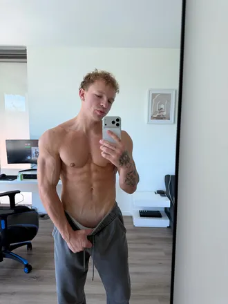 OnlyFans account  trevshredz header 2