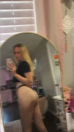 OnlyFans account  tittybats avatar 1