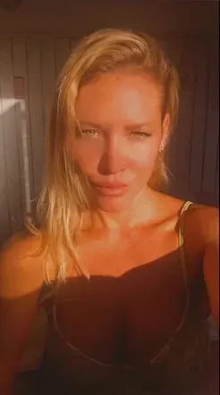 OnlyFans account  moon.babe avatar 1
