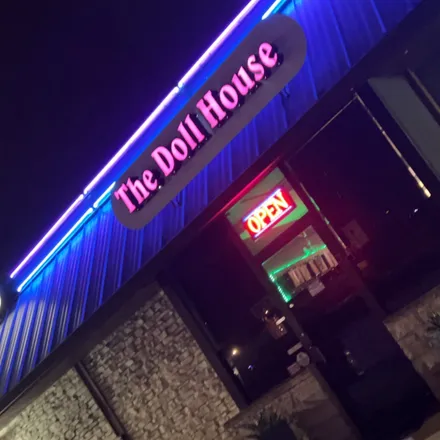 OnlyFans cuenta thedollhouse_atx header 2
