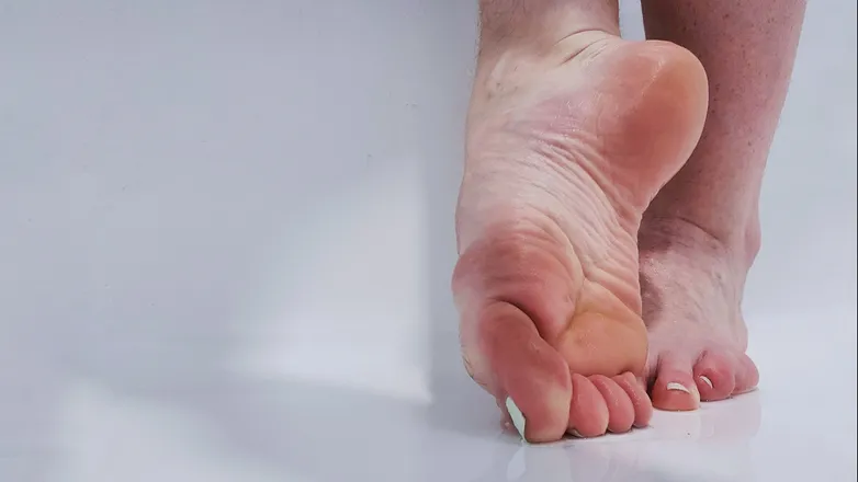 OnlyFans account  honeyfeetandtoes header 2