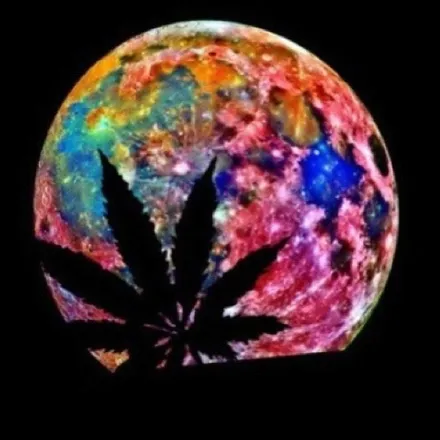 OnlyFans cuenta smokey_moon header 2