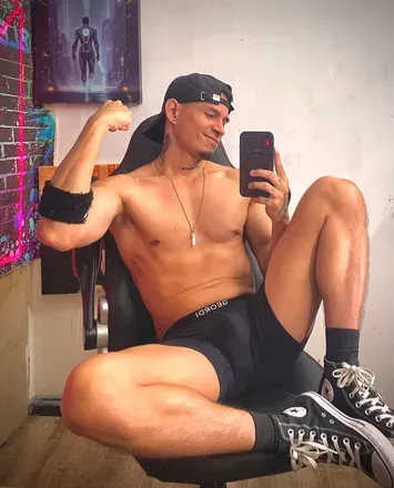OnlyFans account  anzelott_2 avatar 1