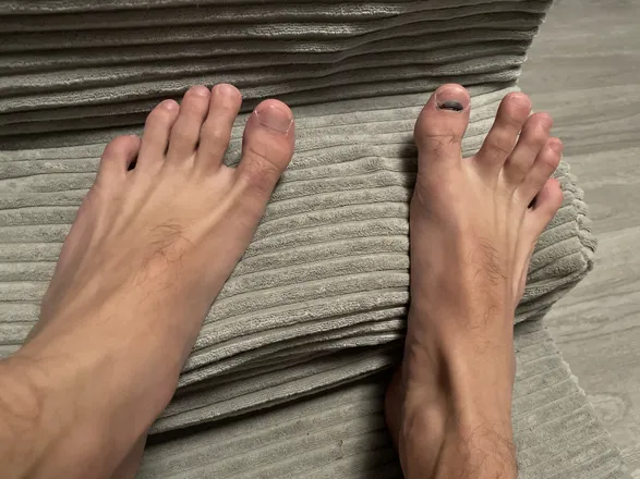 OnlyFans account  feet.ad header 2