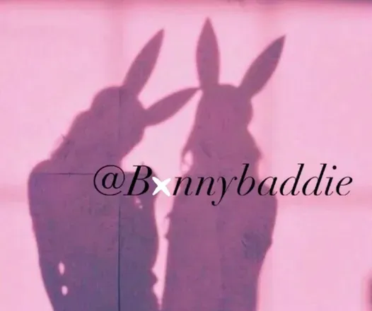 OnlyFans cuenta bxnnybaddie3 header 2