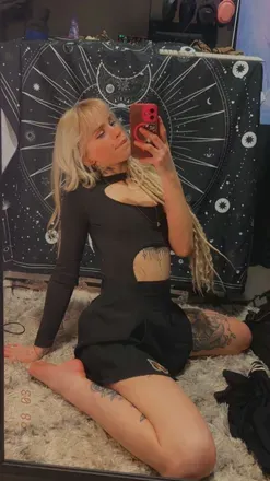 OnlyFans account  izzy_luvv avatar 1