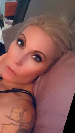 OnlyFans cuenta bouncyblondee header 2