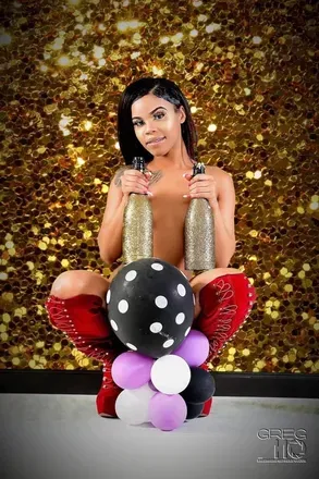 OnlyFans cuenta theofficial_doll header 2