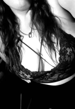 OnlyFans account  bell.22 header 2