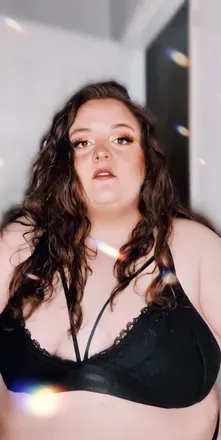 OnlyFans account  bombshell-elle avatar 1