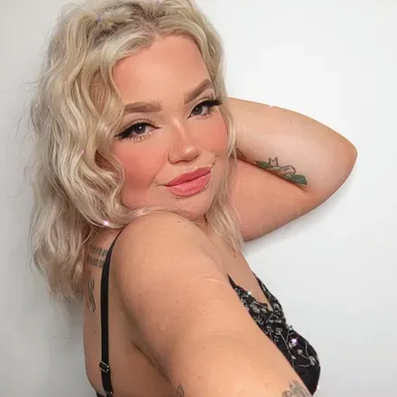 OnlyFans account  pppeach header 2