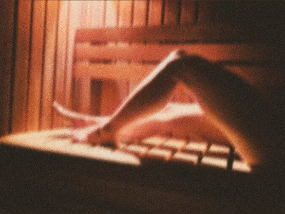 OnlyFans cuenta whatsundertheblurred header 2