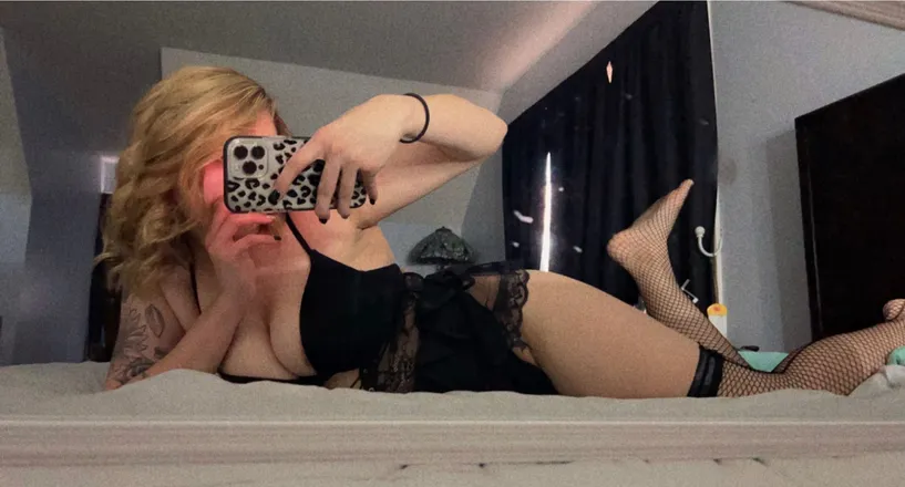 OnlyFans cuenta twoshyfouryou header 2