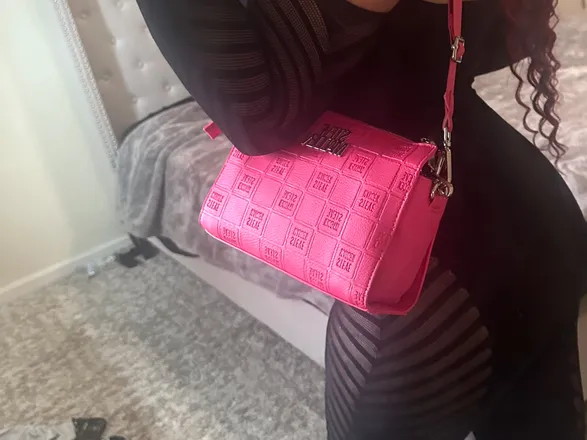 OnlyFans account  iseladuhh header 2