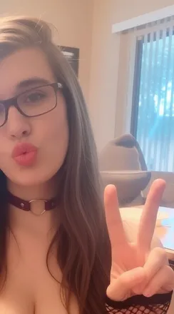 OnlyFans cuenta poppyelbowdeep header 2