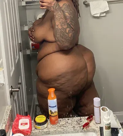 OnlyFans cuenta mocahontas93 header 2