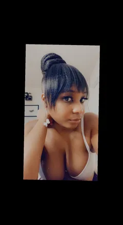 OnlyFans account  brainsnbeauty32 header 2