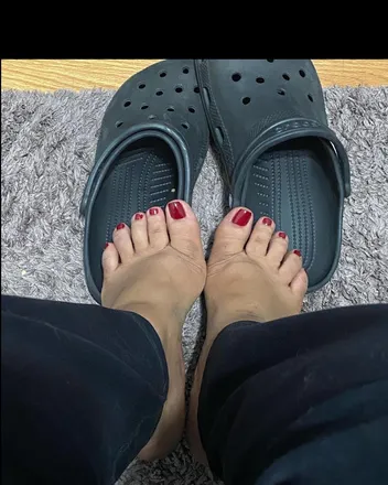 OnlyFans cuenta toweringtootsies header 2