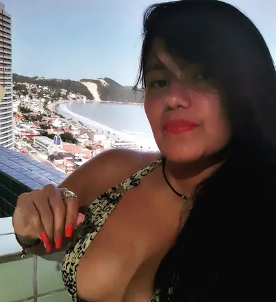 OnlyFans cuenta yannelouise header 2