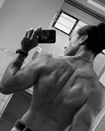 OnlyFans cuenta ricardo_zovitzkey header 2