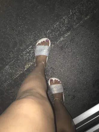 OnlyFans cuenta thickredmommie header 2