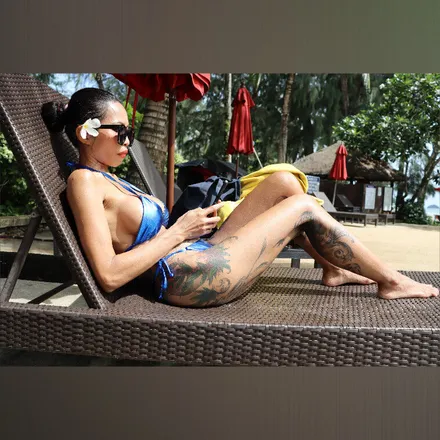 OnlyFans cuenta hotwifestonergirl header 2