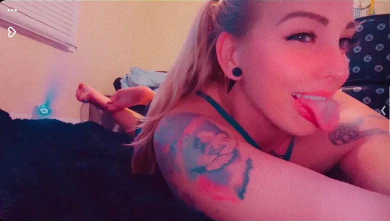 OnlyFans cuenta harlequinnicole header 2