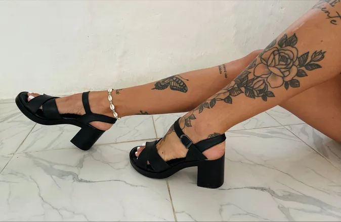 OnlyFans account  yessheisthisgirl header 2