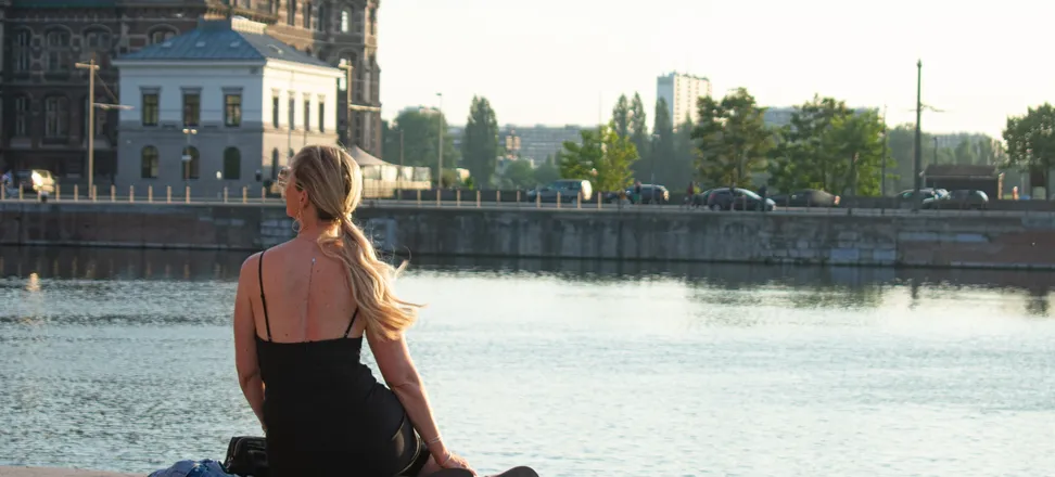 OnlyFans cuenta woman_zen header 2