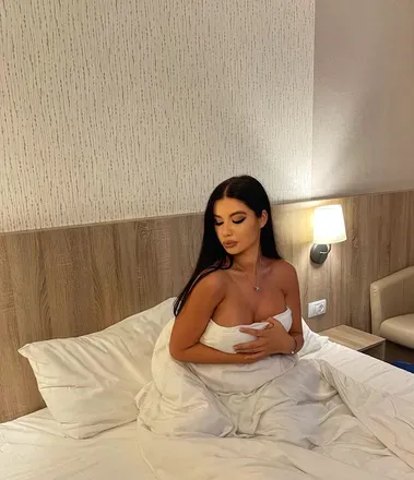 OnlyFans cuenta helenthemodel header 2