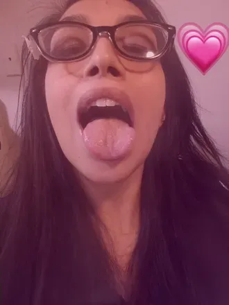 OnlyFans account  geekypeachysamilee1134 avatar 1