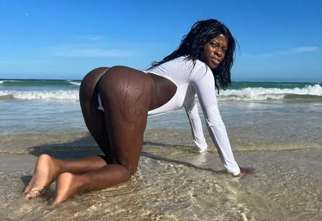 OnlyFans cuenta essy_reina header 2