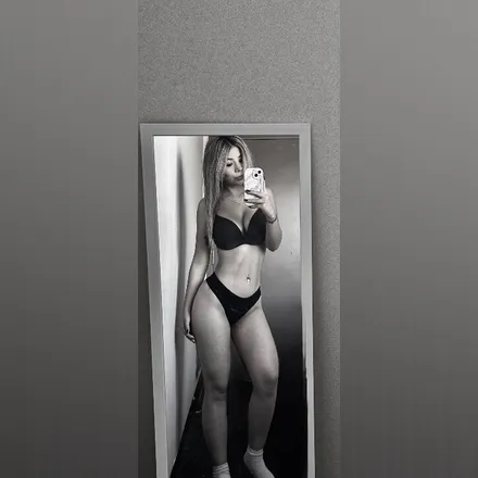 OnlyFans cuenta itsangelie header 2