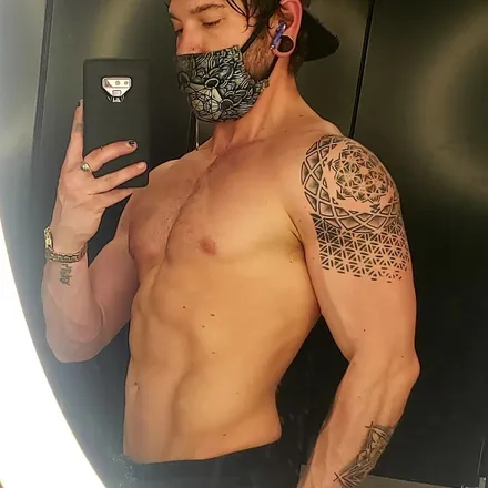 OnlyFans cuenta justasexyleo666 header 2