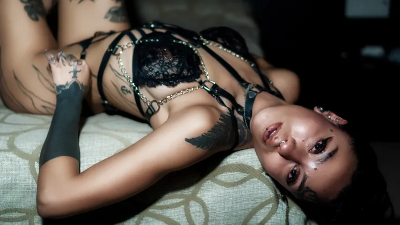 OnlyFans account  itsmaddylove header 2