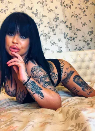 OnlyFans account  katieblackm header 2