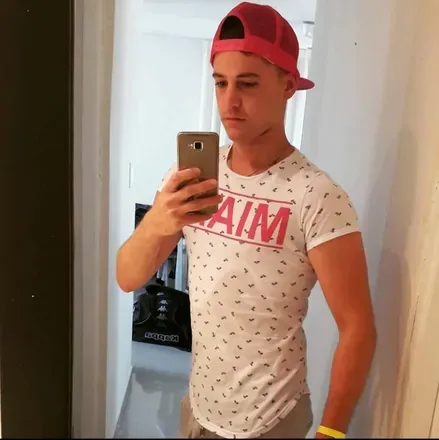 OnlyFans cuenta blond_boy94 header 2