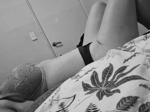 OnlyFans cuenta thicccthighssprettyeyess header 2