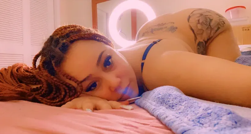 OnlyFans cuenta yellow__tropic__ header 2