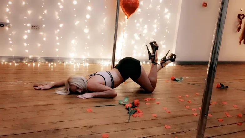 OnlyFans account  sexysophiahere header 2