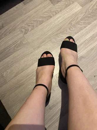 OnlyFans cuenta feetloovveerr header 2