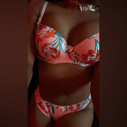 OnlyFans cuenta kiwiyumee header 2