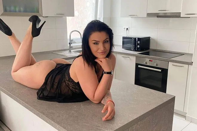 OnlyFans cuenta peachybria header 2