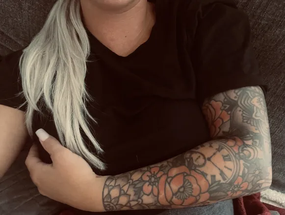 OnlyFans cuenta blondetatted-mommy header 2