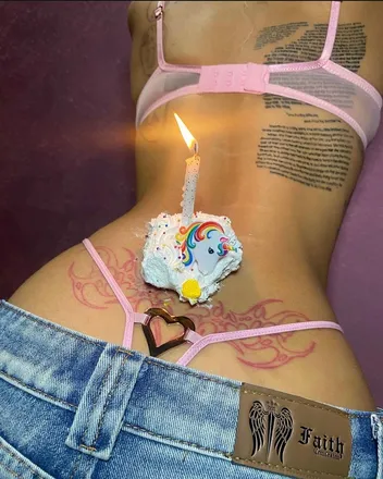 OnlyFans cuenta legsmonroe header 2