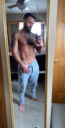 OnlyFans cuenta cockedandloaded header 2